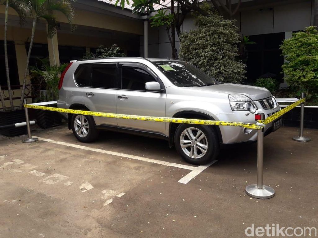 Detik-detik Penangkapan HS yang Diduga Bunuh Sekeluarga di Bekasi Detik-detik Penangkapan HS yang Diduga Bunuh Sekeluarga di Bekasi
