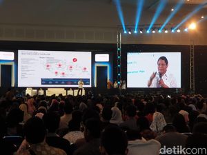 Sapaan Rudiantara ala Freddie Mercury di Panggung Innocreativation Sapaan Rudiantara ala Freddie Mercury di Panggung Innocreativation