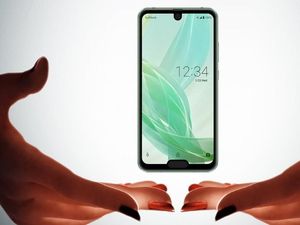 Ponsel Sharp Ini Punya Dua Notch, Bagai Poni dan... Jenggot?