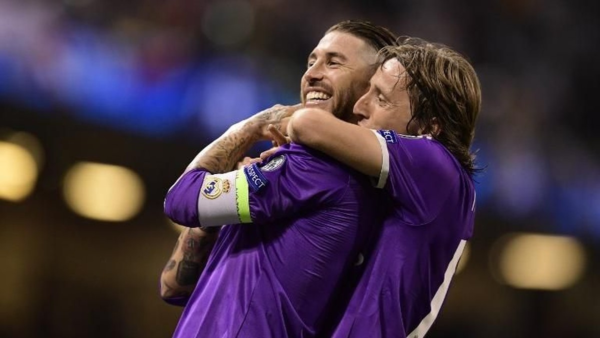 Luka Modric membela Sergio Ramos dari kritik Dejan Lovren. (Foto: Javier Soriano/ AFP Photo)