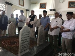Ziarah ke Makam Habib Abdurrahman-Habib Ali, Sandi: Masih Keluarga