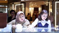 Prilly Latuconsina, Deepika Padukone, Sheryl Sheinafia hingga Tio Pakusadewo