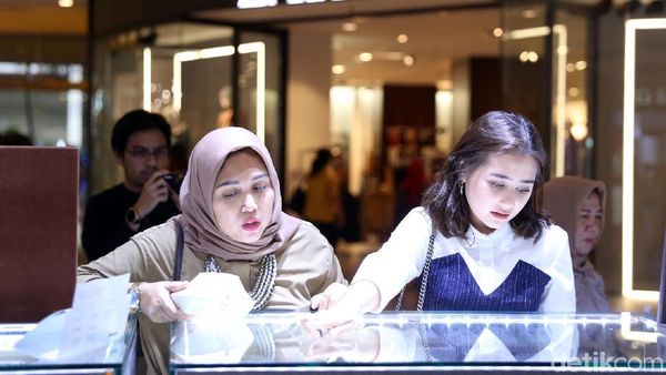 Prilly Latuconsina, Deepika Padukone, Sheryl Sheinafia hingga Tio Pakusadewo