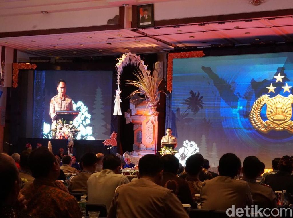 Kapolri Minta Kepala Daerah Bangun Infrastruktur dan Transportasi Kapolri Minta Kepala Daerah Bangun Infrastruktur dan Transportasi