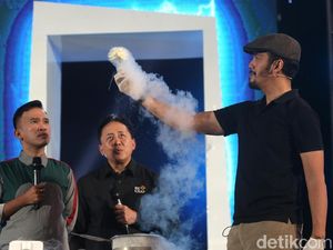Aksi Molecular Gastronomy Chef Andrian Ishak di Panggung Innocreativation