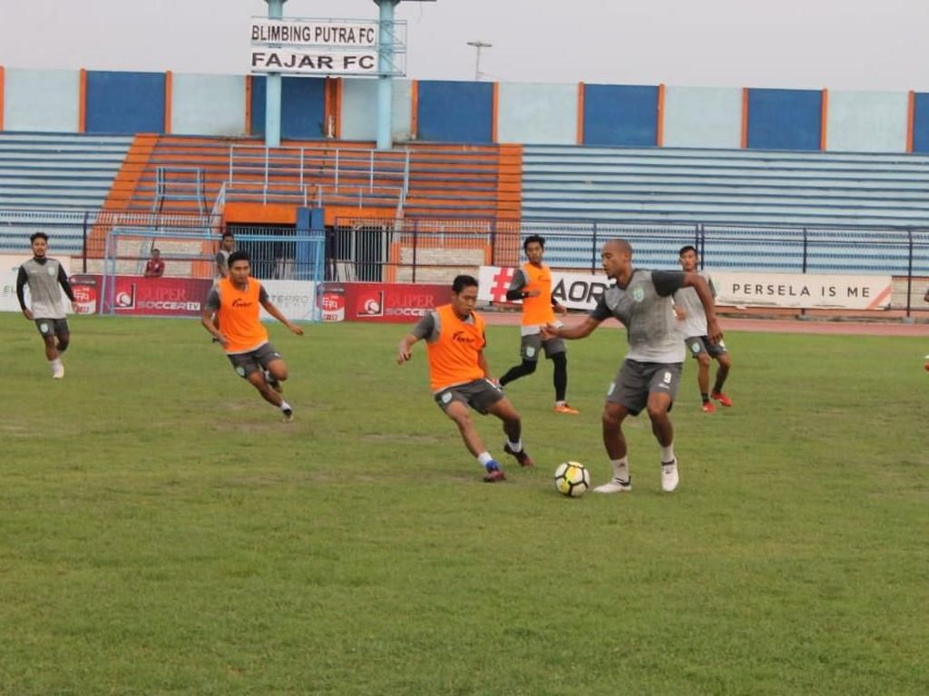 Tanpa Dua Bek Andalan, Persela Tetap Incar Kemenangan atas Arema Tanpa Dua Bek Andalan, Persela Tetap Incar Kemenangan atas Arema