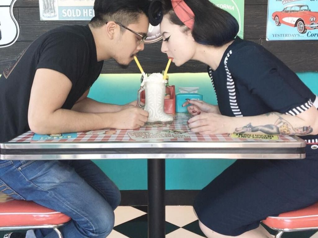 Klasik! Pose Cantik Claudia, Istri Derby Romero saat Minum Milkshake Klasik! Pose Cantik Claudia, Istri Derby Romero saat Minum Milkshake