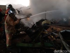 5 Orang Terluka Akibat Kebakaran Pabrik di Serang