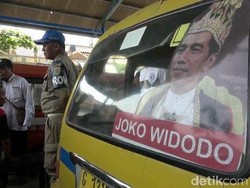 Bawaslu sampai Satpol PP Kejar Pemasang Raja Jokowi