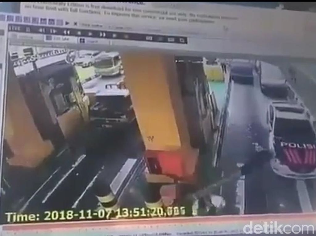 Viral Polisi Tertimpa Palang Pintu Gerbang Tol, Begini Ceritanya Viral Polisi Tertimpa Palang Pintu Gerbang Tol, Begini Ceritanya