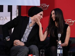 Terungkap! Threesome Jadi Alasan Demi Moore dan Ashton Kutcher Cerai