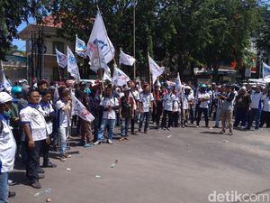 Turun ke Jalan, Buruh di Cirebon Tolak Kenaikan UMK