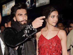 Busana Pengantin Megah Deepika Padukone saat Menikahi Ranveer Singh Busana Pengantin Megah Deepika Padukone saat Menikahi Ranveer Singh