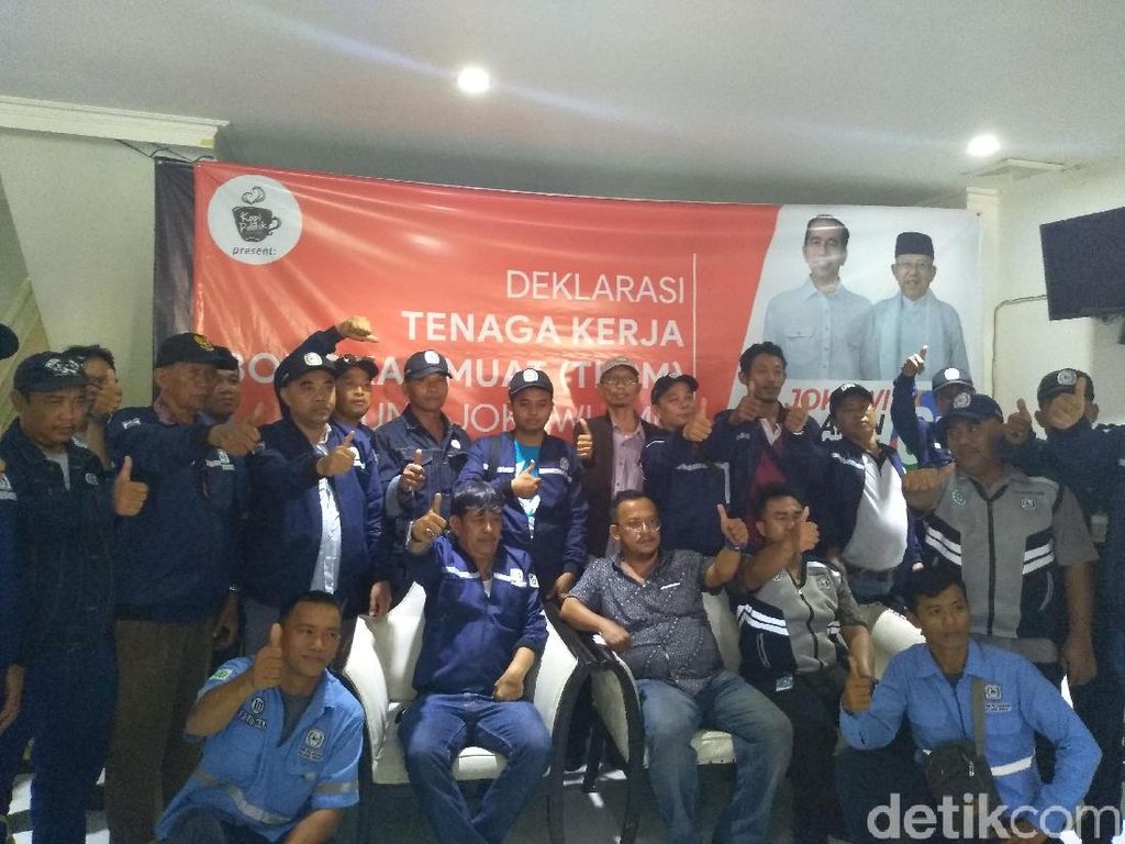 Buruh Bongkar Muat Tanjung Priok Dukung Jokowi-Maruf Amin Buruh Bongkar Muat Tanjung Priok Dukung Jokowi-Maruf Amin