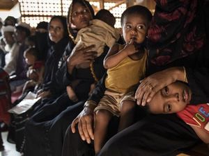 Mahathir: ASEAN Harus Tekan Myanmar dan Suu Kyi Soal Rohingya