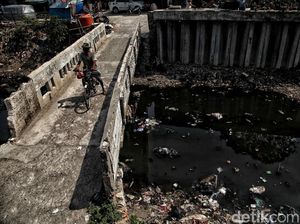 Kondisi Kali Gendong di Penjaringan Kian Terbengkalai Kondisi Kali Gendong di Penjaringan Kian Terbengkalai