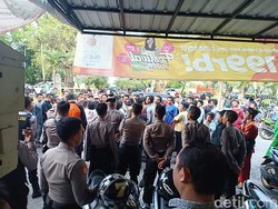 Ratusan Pesilat Luruk Perusahaan Pembiayaan di Probolinggo, Ada Apa?