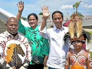 Senyum Jokowi saat Resmikan Markas Avengers