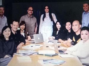 Melihat Lagi Kehebohan Maia di Kantor Sang Suami