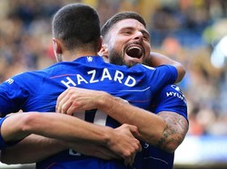 Pertama Kali Latihan Bareng, Hazard Sudah Bikin Giroud Mengumpat