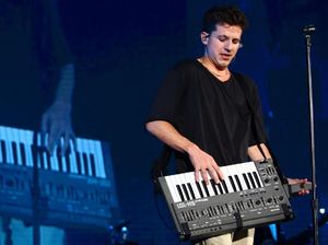 Aksi Penuh Pesona Charlie Puth Konser di Jakarta Aksi Penuh Pesona Charlie Puth Konser di Jakarta