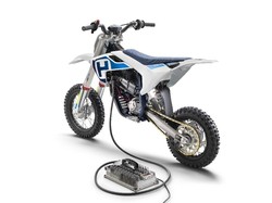 Bergaya Kendaraan Off Road, Motor Listrik Husqvarna Meluncur 2020