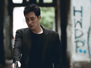 Adegan Ini Bikin So Ji Sub Kewalahan di Terius Behind Me Adegan Ini Bikin So Ji Sub Kewalahan di Terius Behind Me