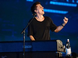 Lirik dan Chord Gitar Lagu One Call Away dari Charlie Puth