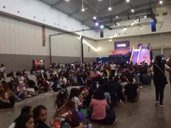 Fans Charlie Puth Masuki Venue, Antrean Mengular di Photo Booth