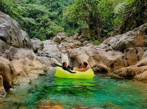 Main Basah-Basahan di Curug Leuwi Lieuk, Airnya jernih dan Mempesona! Main Basah-Basahan di Curug Leuwi Lieuk, Airnya jernih dan Mempesona!