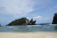 Pantai Atuh, Pantai Cantik Tersembunyi di Nusa Penida