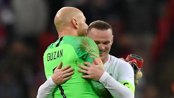 Pelukan Terakhir Wayne Rooney