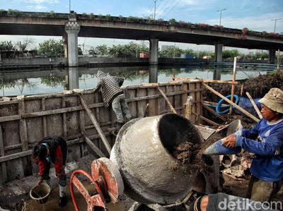 Kali Ancol Dibangun Tanggul untuk Antisipasi Banjir