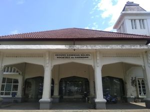 Societeit de Harmonie, Saksi Seni Eropa di Tanah Sulawesi