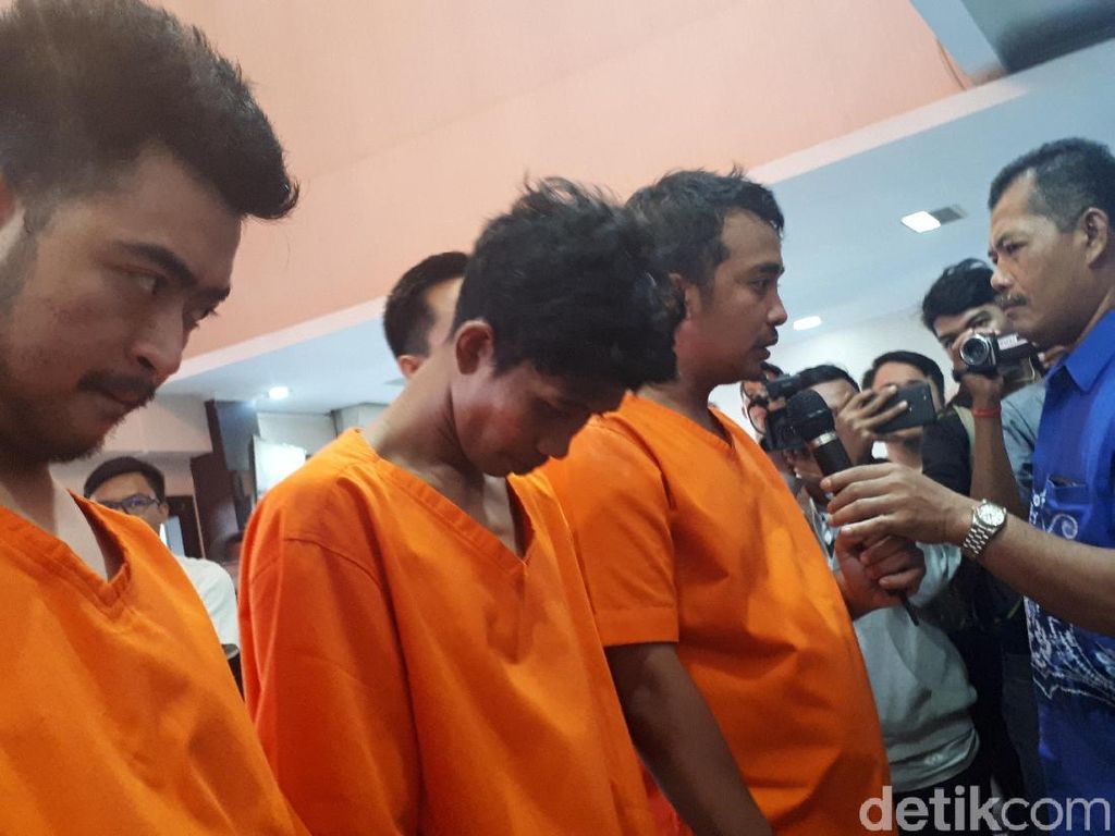 3 Kurir Narkoba Ditangkap di Jakut, 12 Kg Sabu Disita 3 Kurir Narkoba Ditangkap di Jakut, 12 Kg Sabu Disita