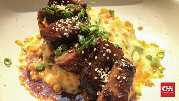 Sajian menu Short Ribs Mac and Triple Cheese di Joe & Dough, Plaza Indonesia, Jakarta.