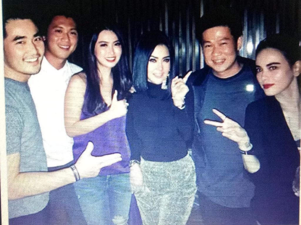 Muncul Foto Syahrini Bareng Reino Barack hingga Video Manohara-Zack Lee Muncul Foto Syahrini Bareng Reino Barack hingga Video Manohara-Zack Lee