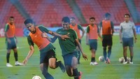 Seperti diketahui, Laga dengan Thailand menjadi salah satu kunci Indonesia untuk menjaga laju di Piala AFF 2018. Sebab, satu laga tersisa lain diprediksi juga cukup berat bagi Skuat Garuda yang harus menghadapi Filipina.