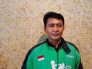 Terharu! Driver Difabel Ini Kuliahkan Anak Hingga Sarjana