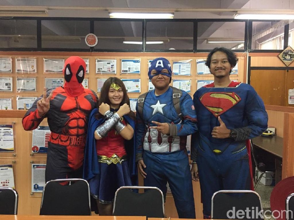 Wah, Ada Superman dan Wonder Woman Ikut Ujian di ITS Wah, Ada Superman dan Wonder Woman Ikut Ujian di ITS