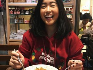 Kenalan dengan Cindercella, Selebgram Cantik yang Suka Makan Burger