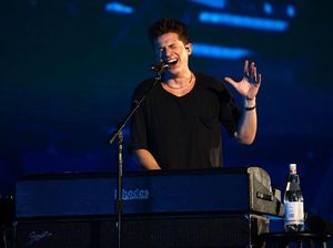 Spesial Valentine, Charlie Puth Tunjukkan Kekasihnya