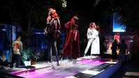 Foto: Intip Koleksi Baju Cardi B yang Habis Terjual dalam 3 Jam