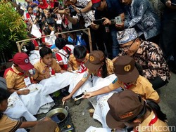 Seribu Anak Banyuwangi Membatik di Festival Canting Sewu