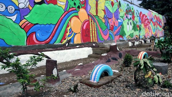 Bantaran Sungai Citarum Dipercantik