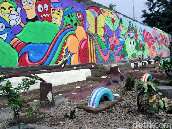 Bantaran Sungai Citarum Dipercantik
