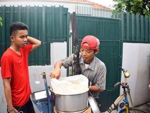 Selebgram Rijal Mulyana yang Kerap Pamer Aksi Kocak Saat Kulineran