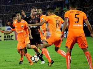 Final Piala Indonesia: Persija dan PSM Berebut Trofi Final Piala Indonesia: Persija dan PSM Berebut Trofi