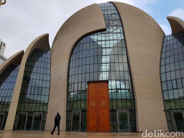 Mengunjungi Masjid Keren yang Diresmikan Erdogan di Jerman