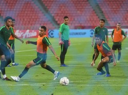 Menghadapi Thailand di Stadion Rajamangala, Bangkok, Sabtu (17/11), pelatih Bima Sakti menegaskan timnya siap tempur. Kendati sulit, Bima menegaskan Indonesia harus tampil lebih baik daripada ketika mengalahkan Timor Leste. Evan Dimas juga optimistis menuju laga dengan Thailand itu. Sang gelandang menyebut dirinya siap betul menghadapi Thailand di depan pendukungnya.